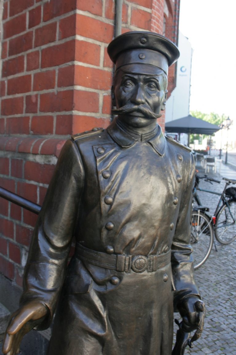 Hauptmann von Köpenick Bildhauerei in Berlin