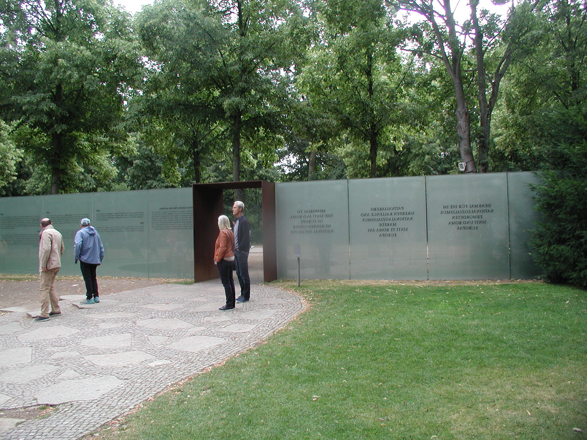 Denkmal Für Die Im Nationalsozialismus Ermordeten Sinti Und Roma ...