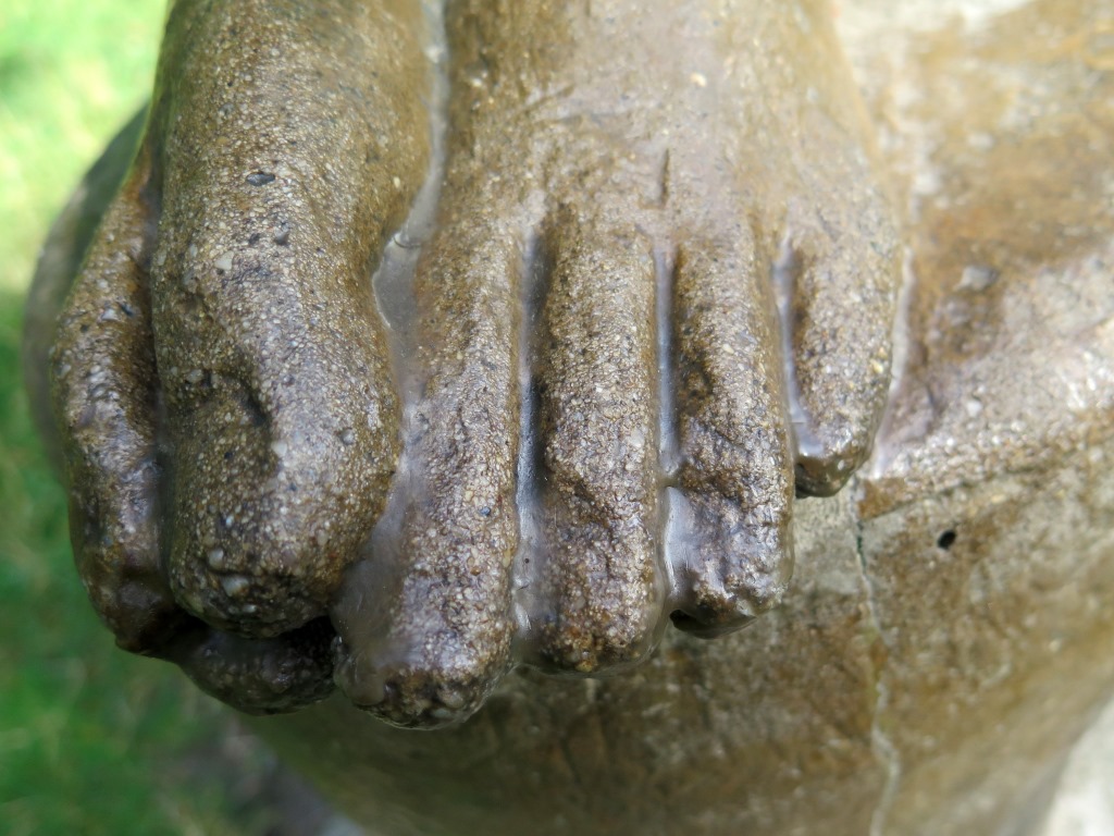 Hockende Bildhauerei in Berlin