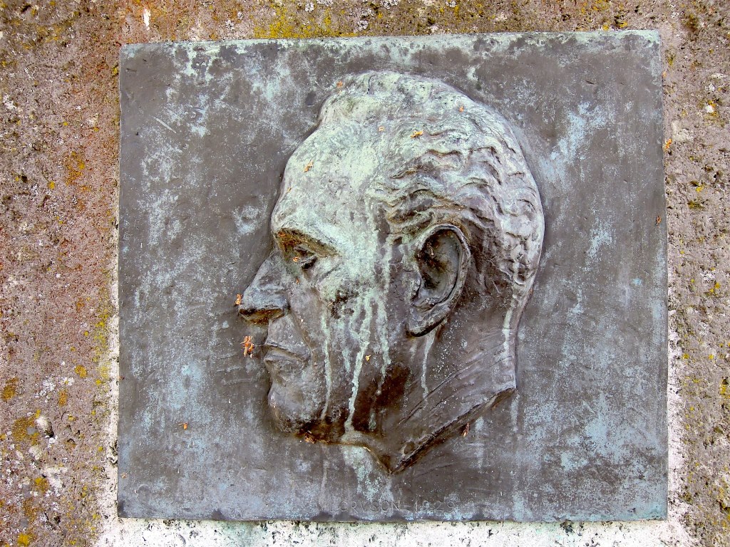 Gedenkstein für August Hermann Bildhauerei in Berlin