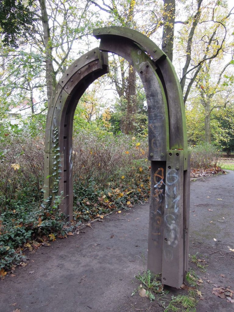 Zwei Torbögen Bildhauerei in Berlin