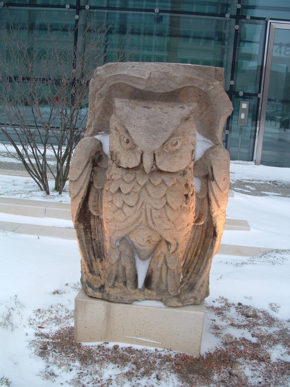 Ullstein-Eule – Bildhauerei in Berlin