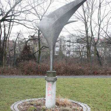 Taube, Denkmal für die erste deutsche Fliegerin, Melli Beese