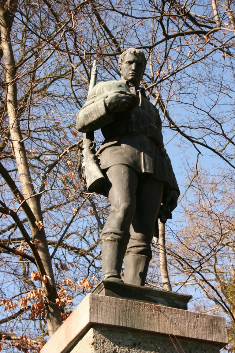 Kriegerdenkmal Bildhauerei in Berlin