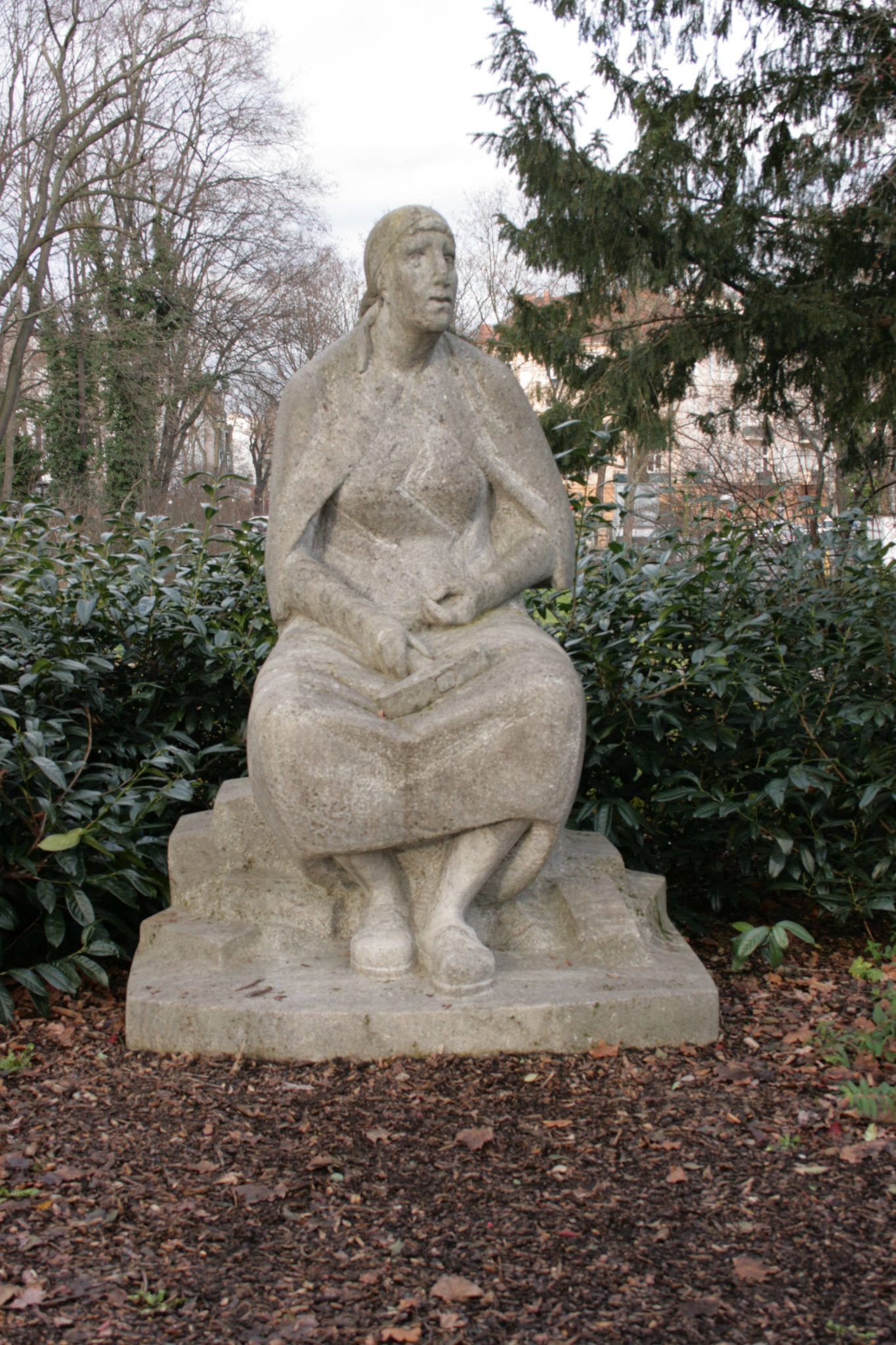 Trümmerfrau – Bildhauerei in Berlin