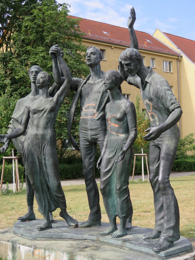 Völkerfreundschaft – Bildhauerei in Berlin