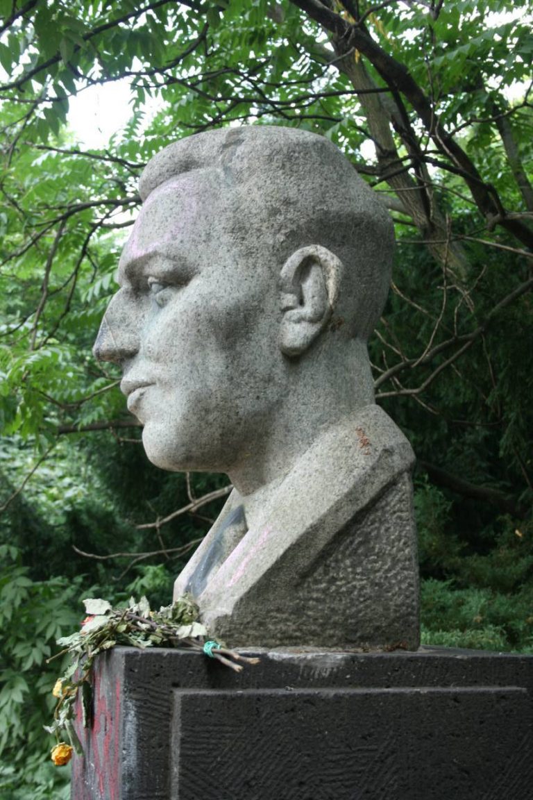 AntonSaefkowDenkmal Bildhauerei in Berlin