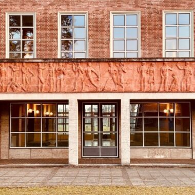 Reiter an der Pferdetränke