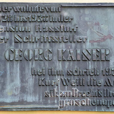 Relieftafel Georg Kaiser