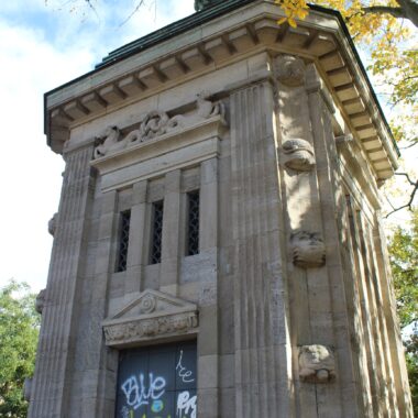 Relief am ehemaligen Turmhaus