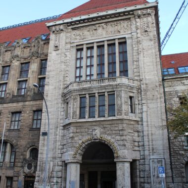 Relieffries (Erweiterungsbau)