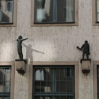 Sieben Figuren