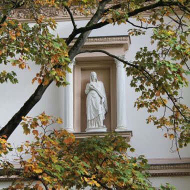 Nachgüsse antiker Statuen (u.a. Große Herkulanerin)