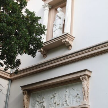 Relief „Friedrich der Große als Förderer von Industrie und Kunst“