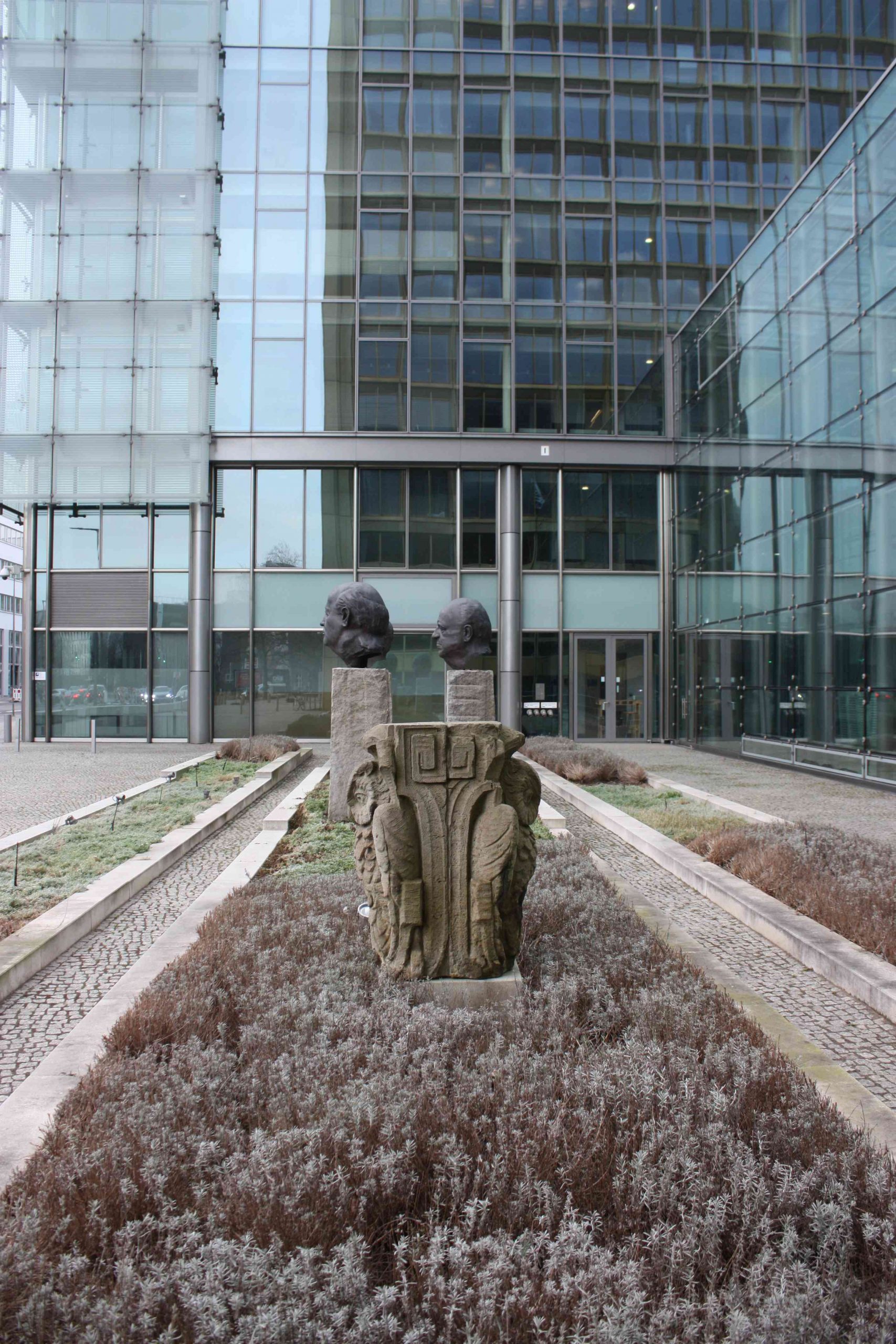 Ullstein-Eule – Bildhauerei in Berlin