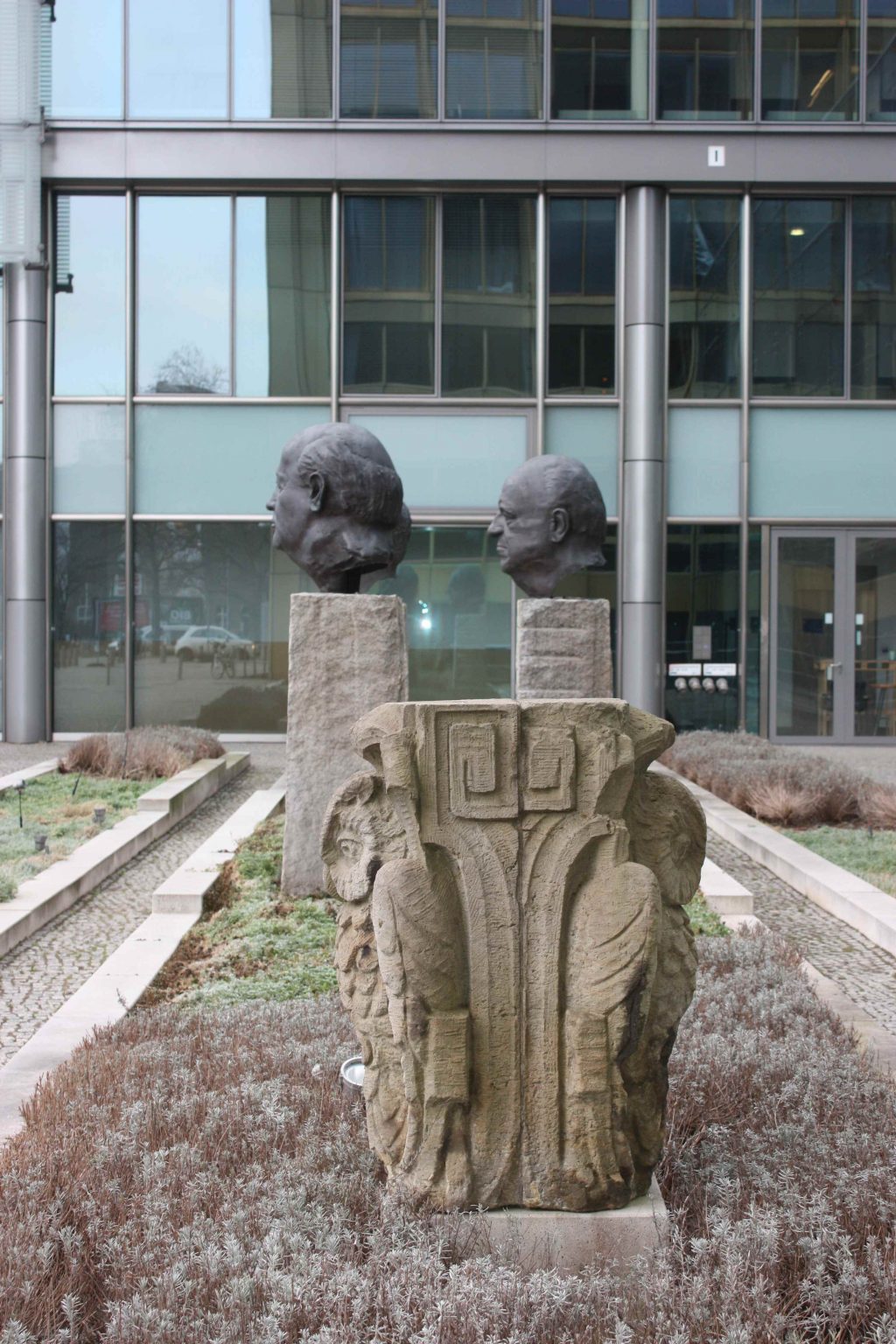 Ullstein-Eule – Bildhauerei in Berlin