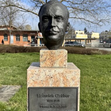Denkmal für Pfarrer Heinrich Grüber