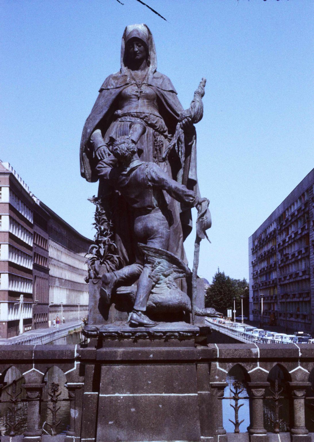 Heilige Gertrud Bildhauerei in Berlin