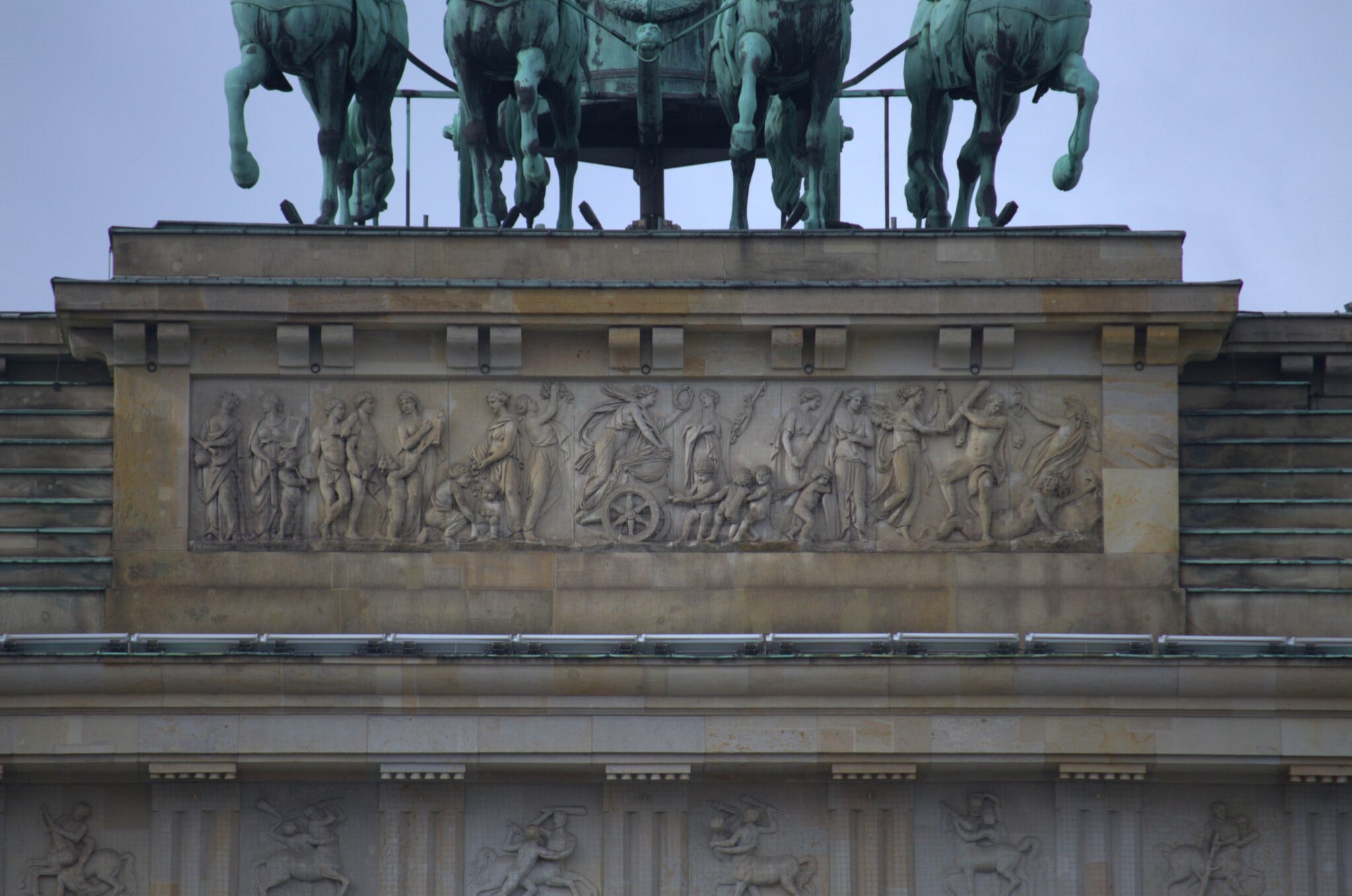 Figuren Auf Dem Brandenburger Tor bildhauerei-in-berlin.de