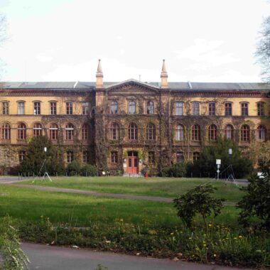 Verwaltungsgebäude der ehem. Karl-Bonhoeffer-Nervenklinik