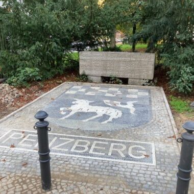 Gedenkstein für den Bürgermeister Hans Rummer und 15 seiner Gefährten