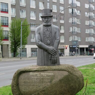 Gustav-Hartmann-Denkmal