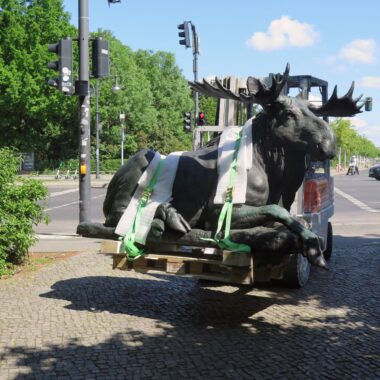 Acht Tierfiguren am Floraplatz