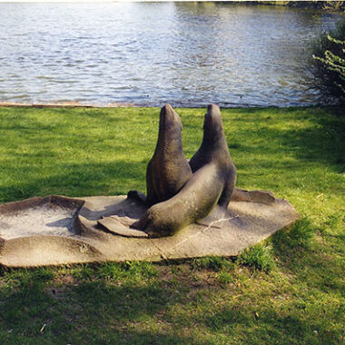 Trinkbrunnen mit zwei Seelöwen
