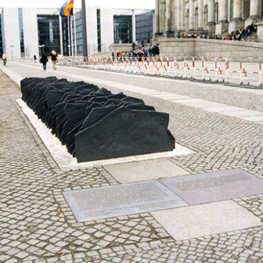 Denkmal für die 96 ermordeten oder verschleppten Reichstagsabgeordneten
