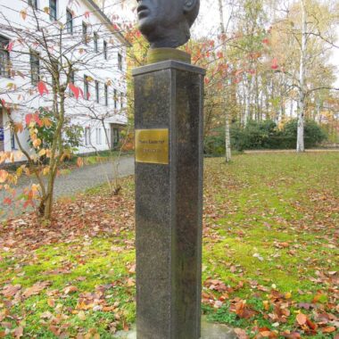 Denkmal für Hans Gummel