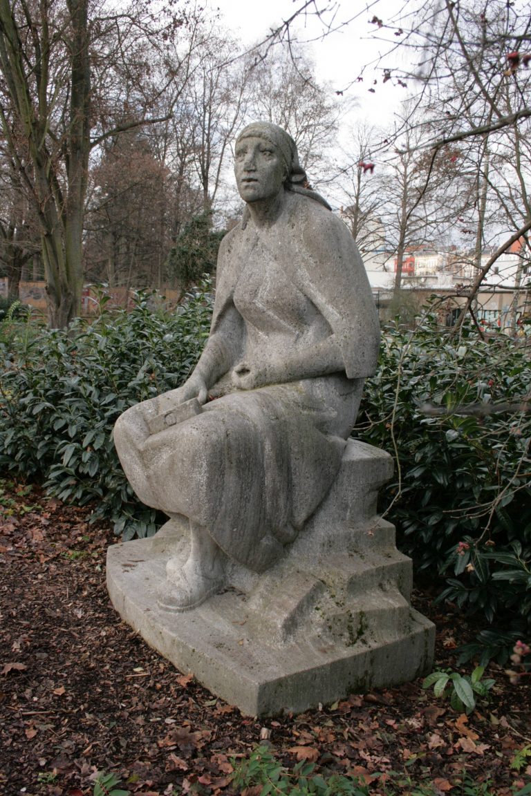 Trümmerfrau – Bildhauerei in Berlin